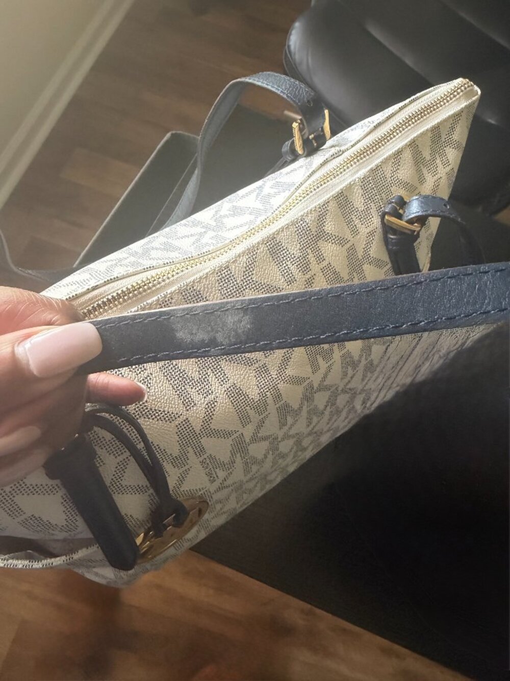 Navy Blue and White Michael Kors Tote and wallet bundle - Picture 12 of 13